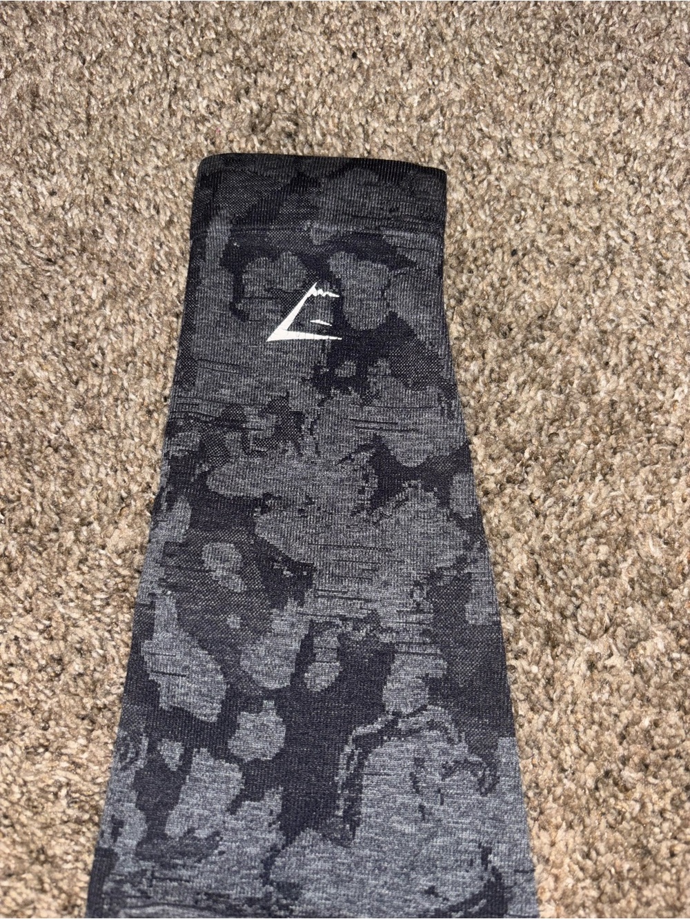 Gymshark Adapt Gray and Black Camo Cropped Leggings - Picture 3 of 8